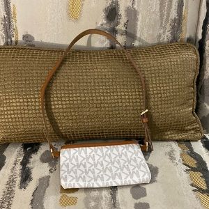 Michael Kors Fanny Pack Belt Bag MK Logo luggage Leather